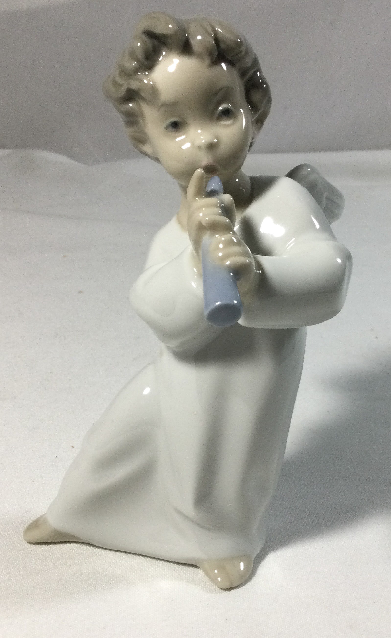 Lladro Angel with Flute Porcelain Figurine: Measures 6 1/4 inches tall ,made in Spain
