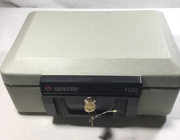 Sentry 1100 Locking Safe with key