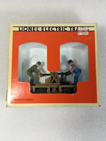 Lionel Operating Handcar w/ Railroad Workers