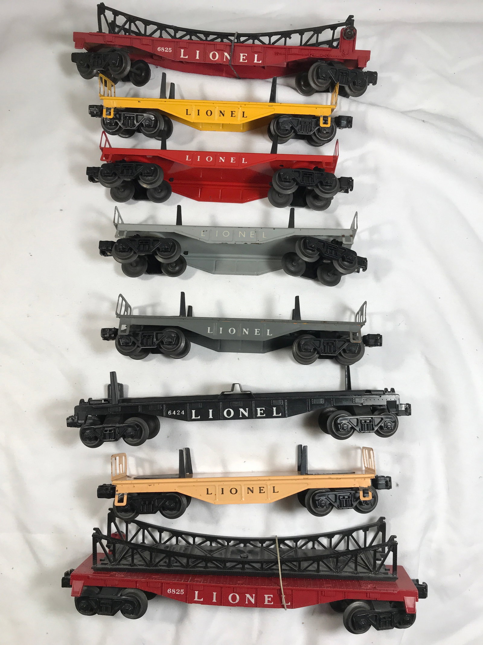 Lionel Flatcar Collection (8 total): No boxes, includes Lionel 6825 & Lionel 6424, There are metal and plastic cars