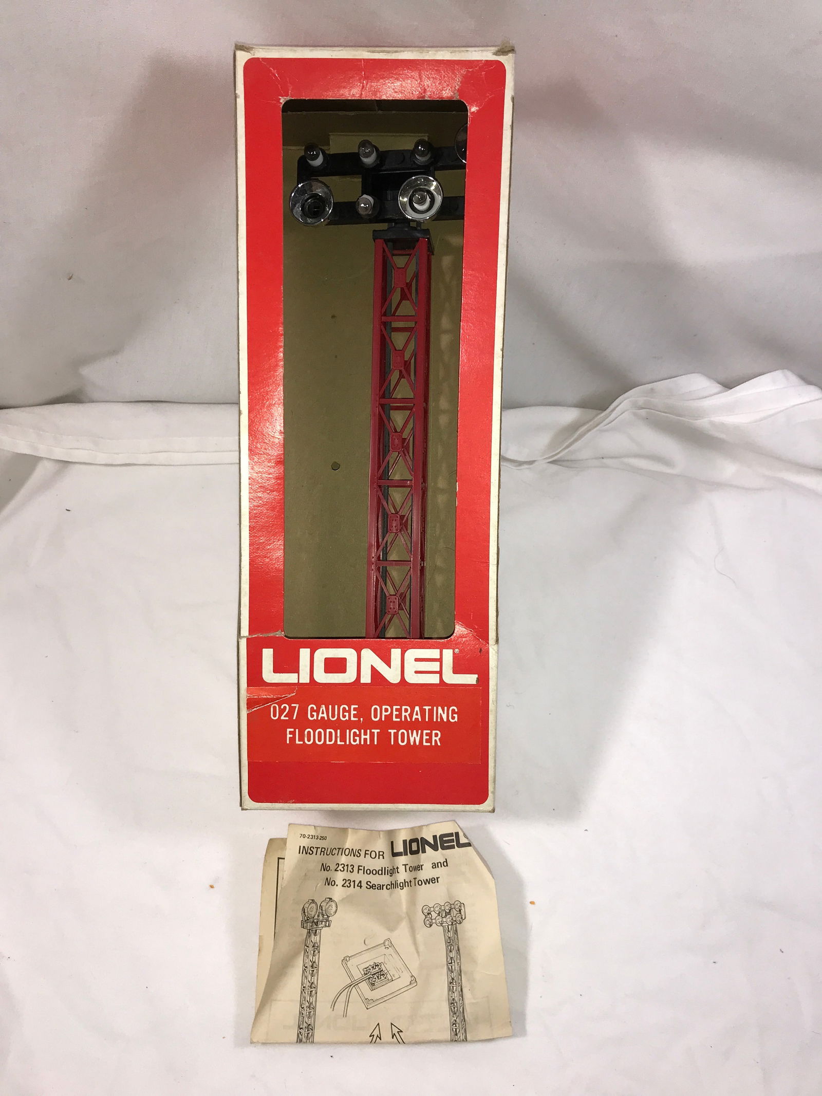 Lionel O27 Gauge Operating Floodlight Tower (1 of 4)
