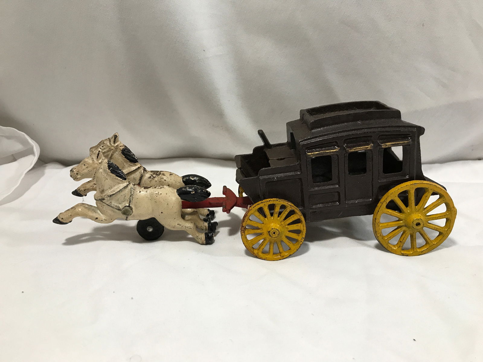 Vintage Cast Iron Horse Drawn Stagecoach (1 of 5)