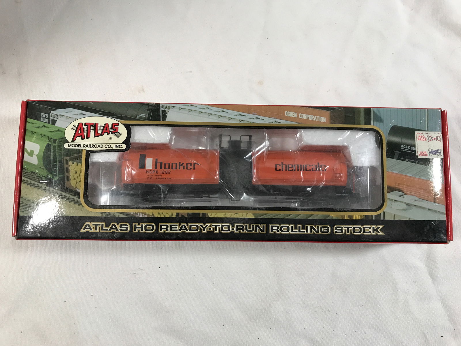Atlas HO Scale Hooker Chemicals Tank Car: New in original box!