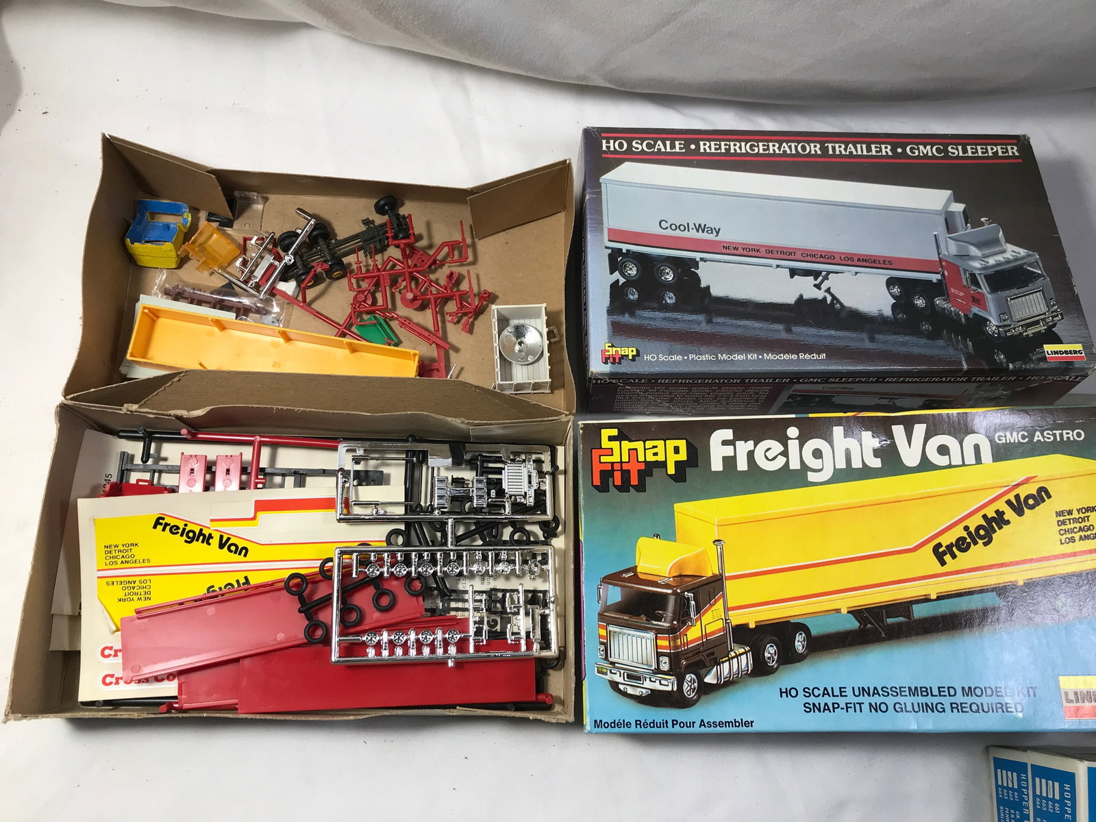HO Scale Model Trucks in org boxes (2) (1 of 3)