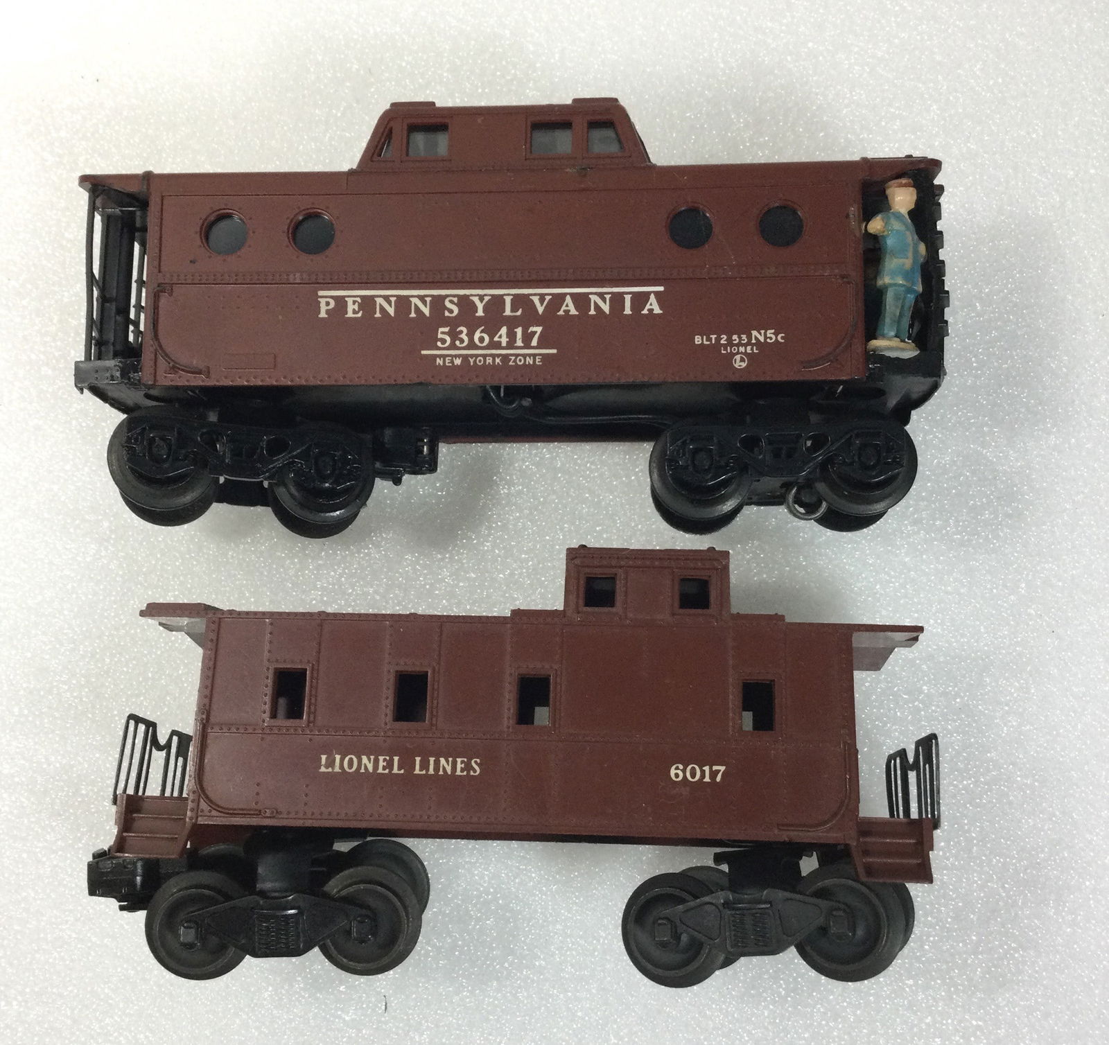 Lionel Cabooses (2) Maroon (1 of 6)