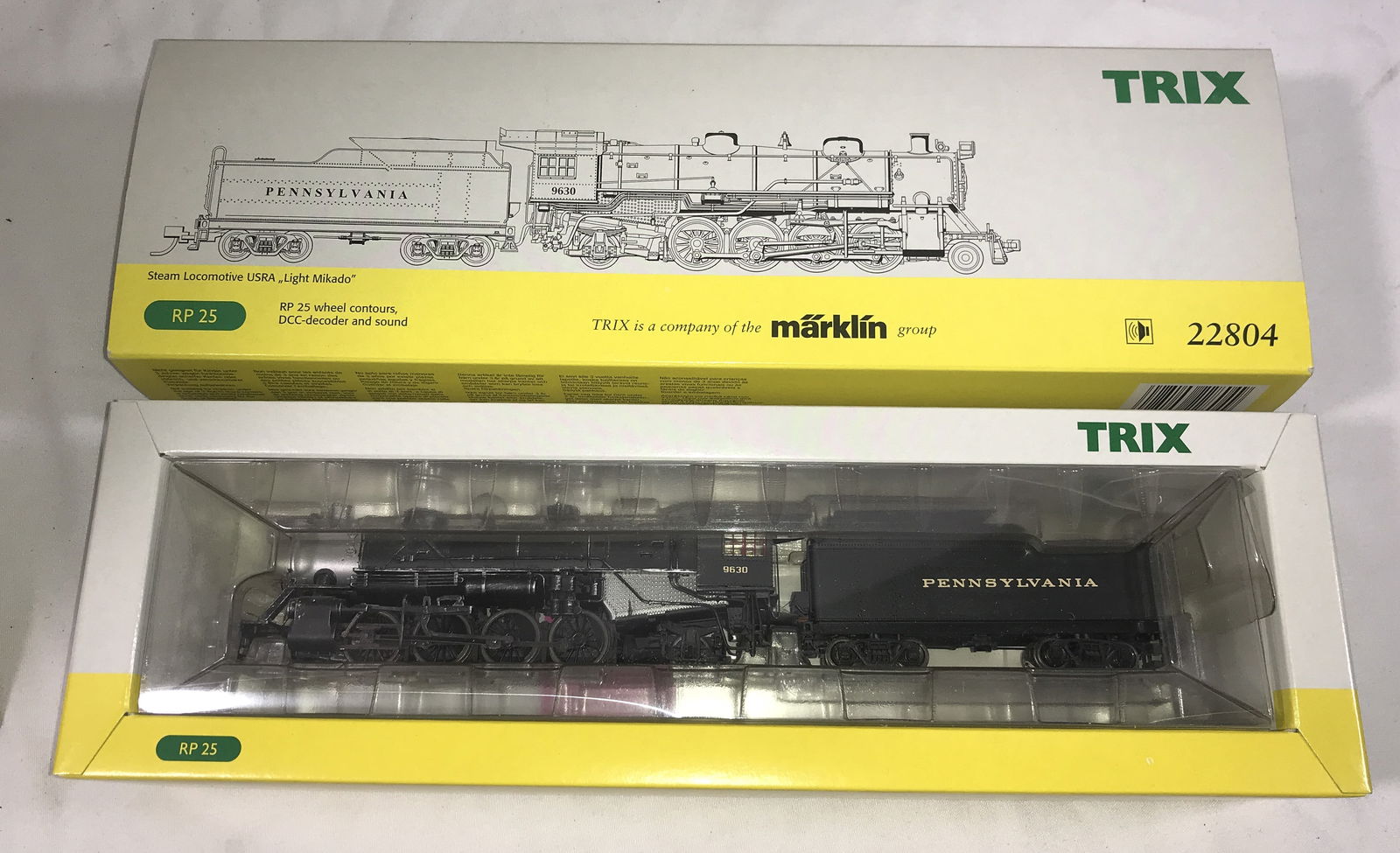 Trix Pennsylvania RR 9630 Locomotive & Tender: #22804 in original collectors box.