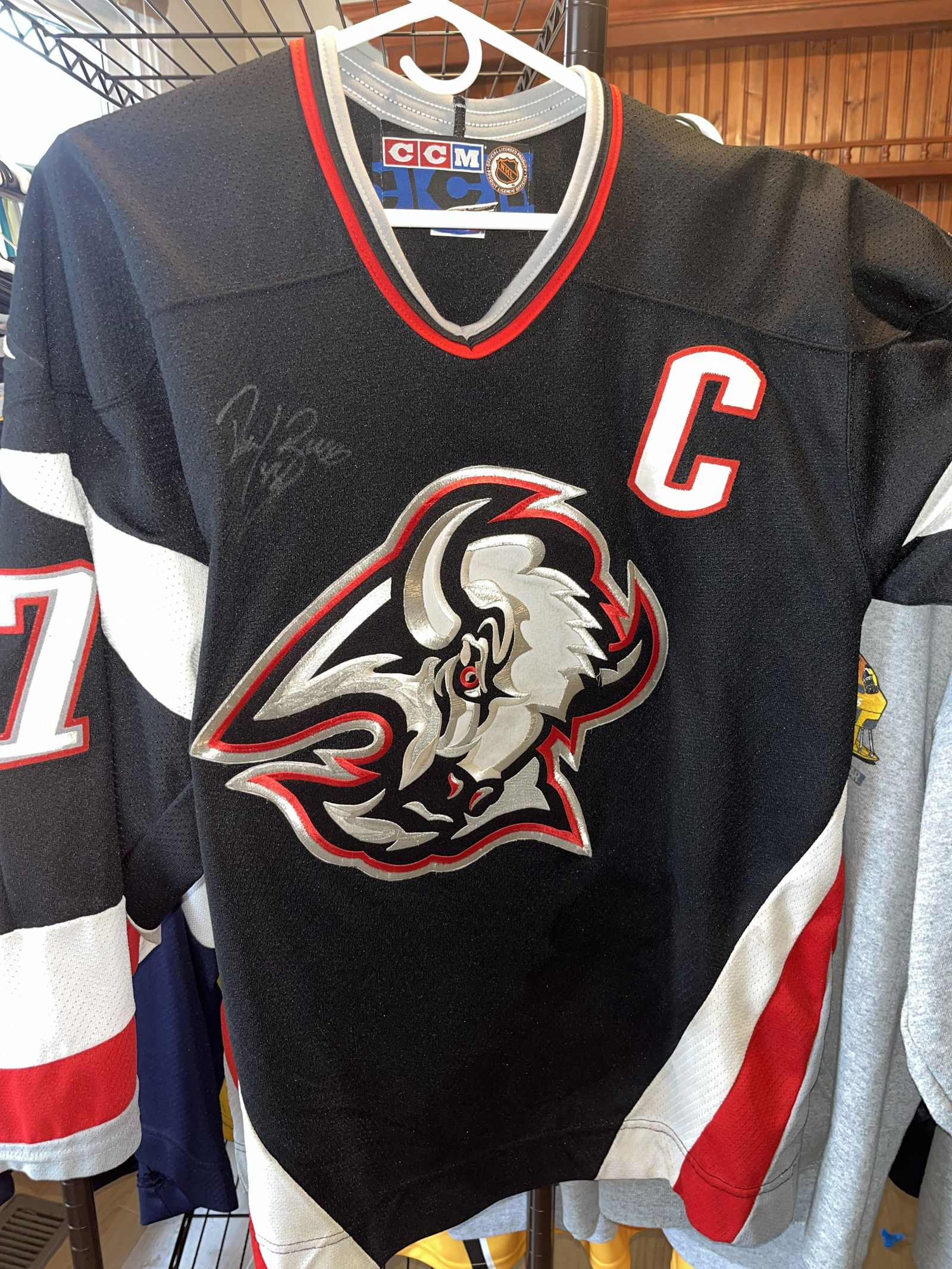 Michael Peca Jersey Signed by Daniel Briere 48: Size M, Black & Red 90's Buffalo Sabres Jersey