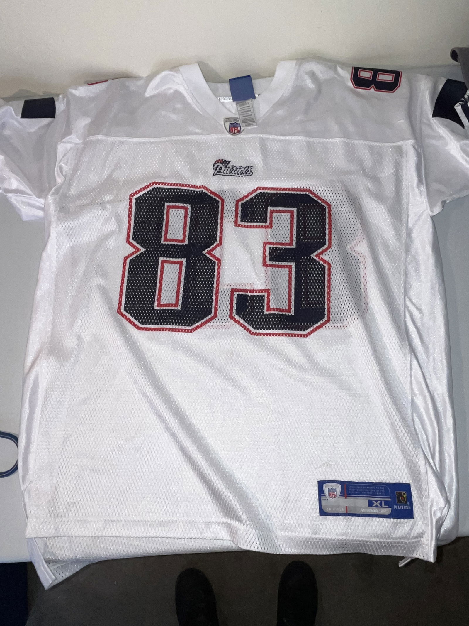 Wes Welker New England Patriots Reebok NFL Jersey XL: This is an officially licensed New England Patriots road-style jersey featuring wide receiver Wes Welker, who wore number 83 for the franchise from 2007 to 2012. The jersey is a retail replica produce