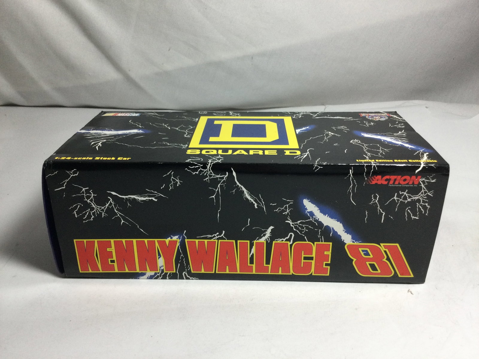 Kenny Wallace, 1998 Ford Taurus Die Cast: #81 Square D lightning / 1 of 4008 In original box
