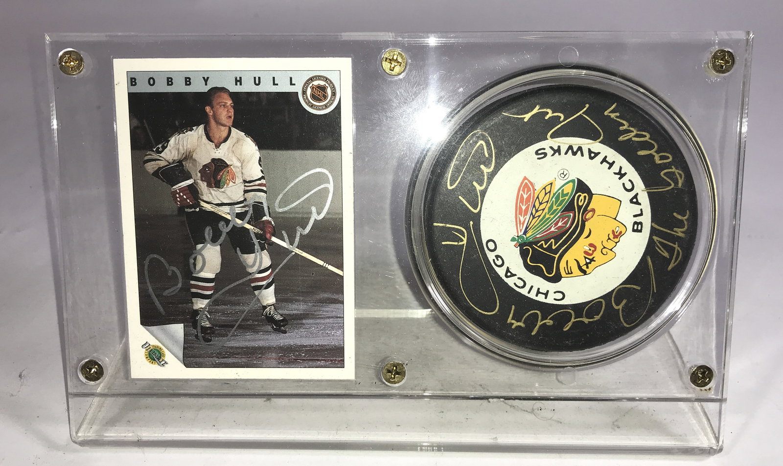 Bobby Hull Autographed Chicago Blackhawks Puck: NHL hockey puck & collectible card in plastic display case, no COA