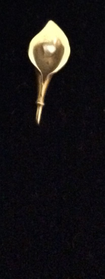 flower stick pin (1 of 2)