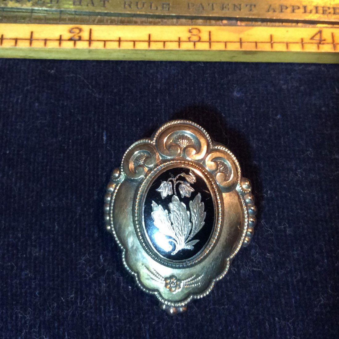 Victorian Framed Pendant (1 of 2)