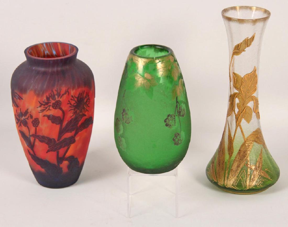 3 PIECE MISCELLANEOUS LOT OF ART GLASS (1 of 4)