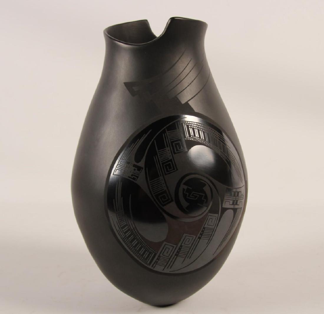 SIGNED MATA ORTIZ POTTERY GOURD SHAPED VASE (1 of 2)
