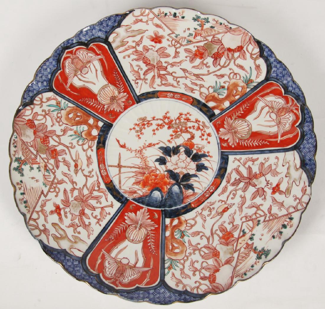 18" JAPANESE IMARI MEIJI PERIOD CHARGER: 18" JAPANESE IMARI SCALLOPED SHAPED MEIJI PERIOD CHARGER