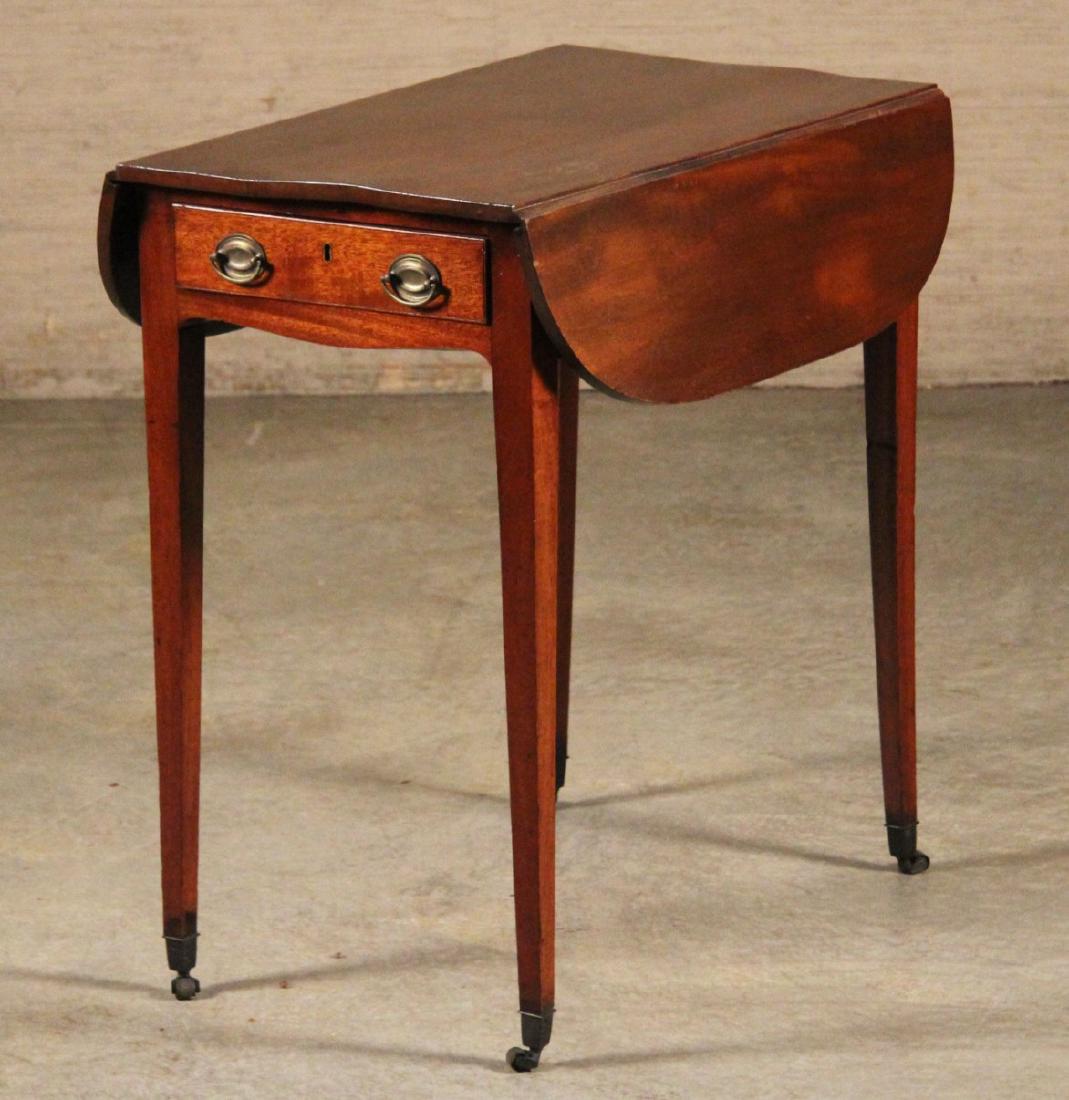 PETITE ENGLISH SHERATON BUTTERLY DROP LEAF PEMBROKE (1 of 2)