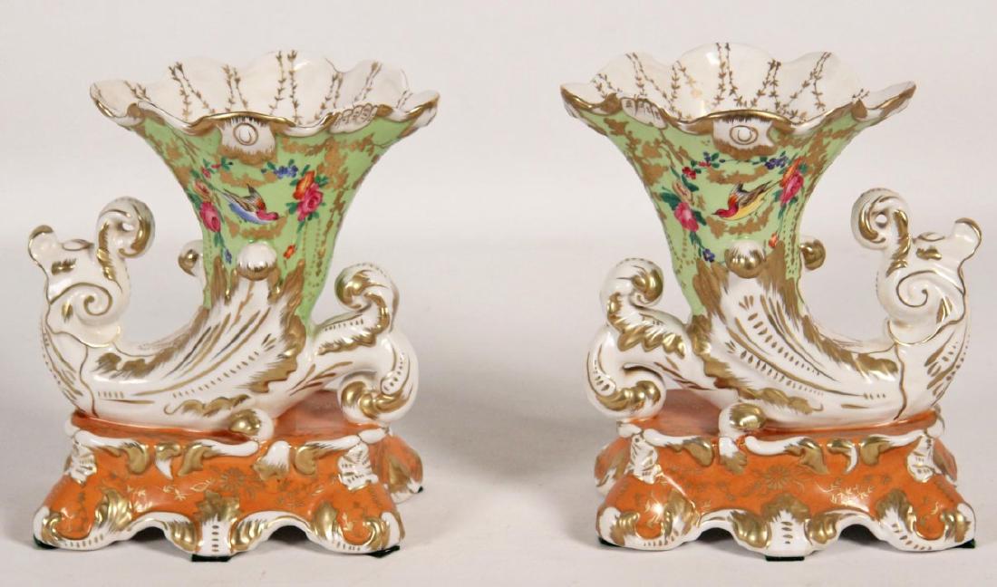 PAIR OF OLD PARIS STYLE PORCELAIN CORNOCOPIA FORMED (1 of 3)