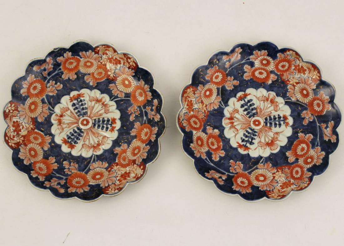 PAIR OF RIBBED SHAPED 12" IMARI CHARGERS, MEIJI PERIOD: PAIR OF RIBBED SHAPED 12" IMARI CHARGERS, MEIJI PERIOD