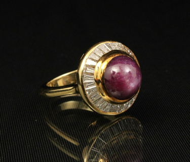 18K Y/G DIAMOND AND STAR RUBY RING