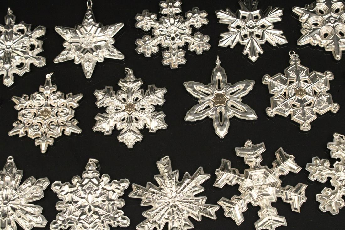 25 GORHAM STERLING SILVER SNOWFLAKES (1 of 8)