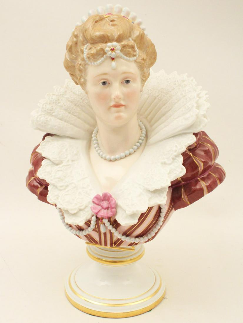 MEISSEN PORCELAIN BUST OF FRENCH NOBLE WOMAN: MEISSEN PORCELAIN BUST OF FRENCH NOBLE WOMAN ADORNED IN PEARL AND LACE, POSSIBLY MARIE DE MEDICI, STAMPED AND MARKED IN BLUE CROSSWORDS UNDER GLAZE; 12.5"H