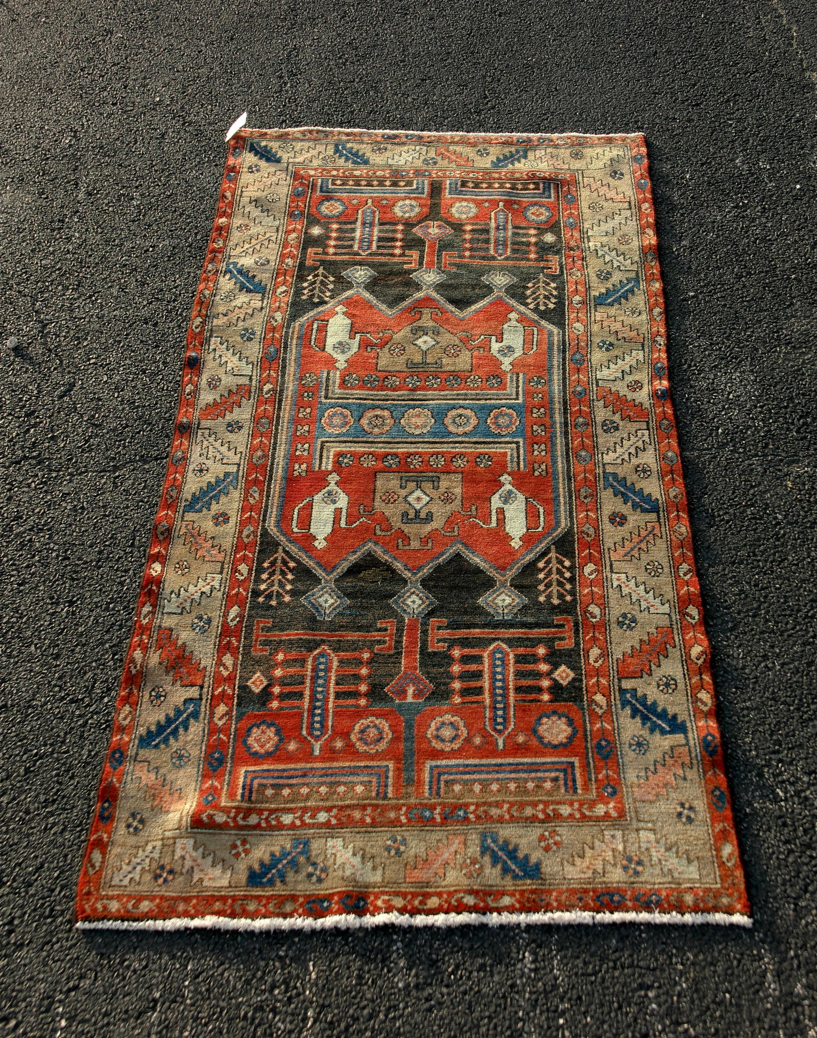 ORIENTAL RUG 4' X 8'1" ZANJON (1 of 2)