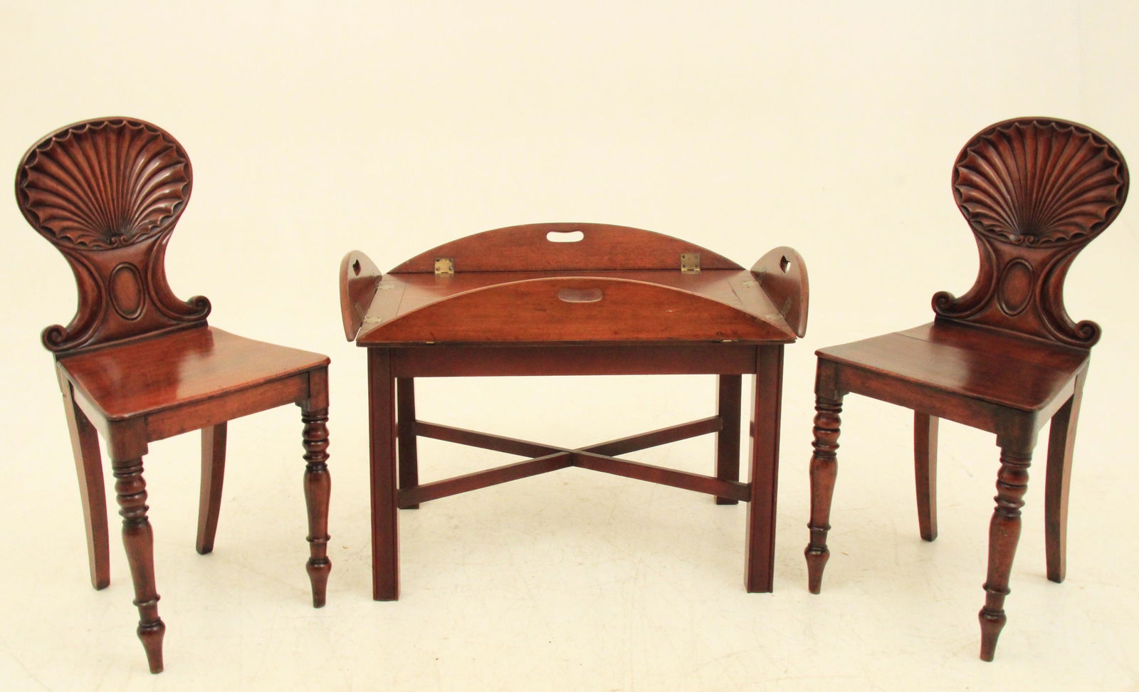 3 PC. LOT OF DECORATIVE ENGLISH FURNISHINGS (1 of 4)