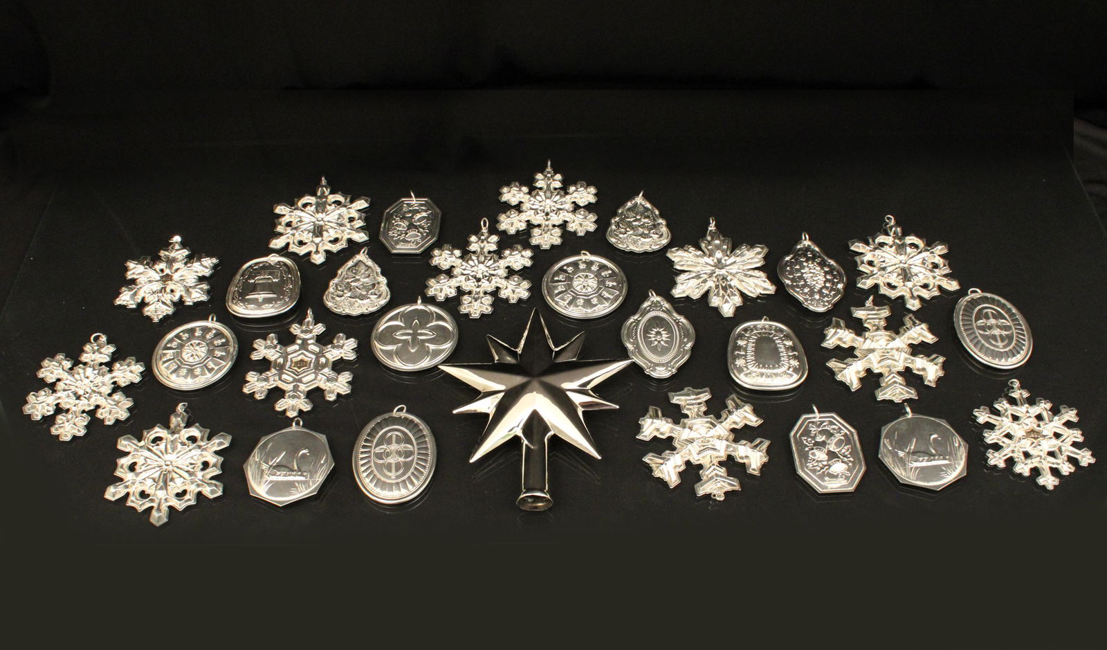 28 SILVER CHRISTMAS CHRISTMAS ORNAMENTS (1 of 10)