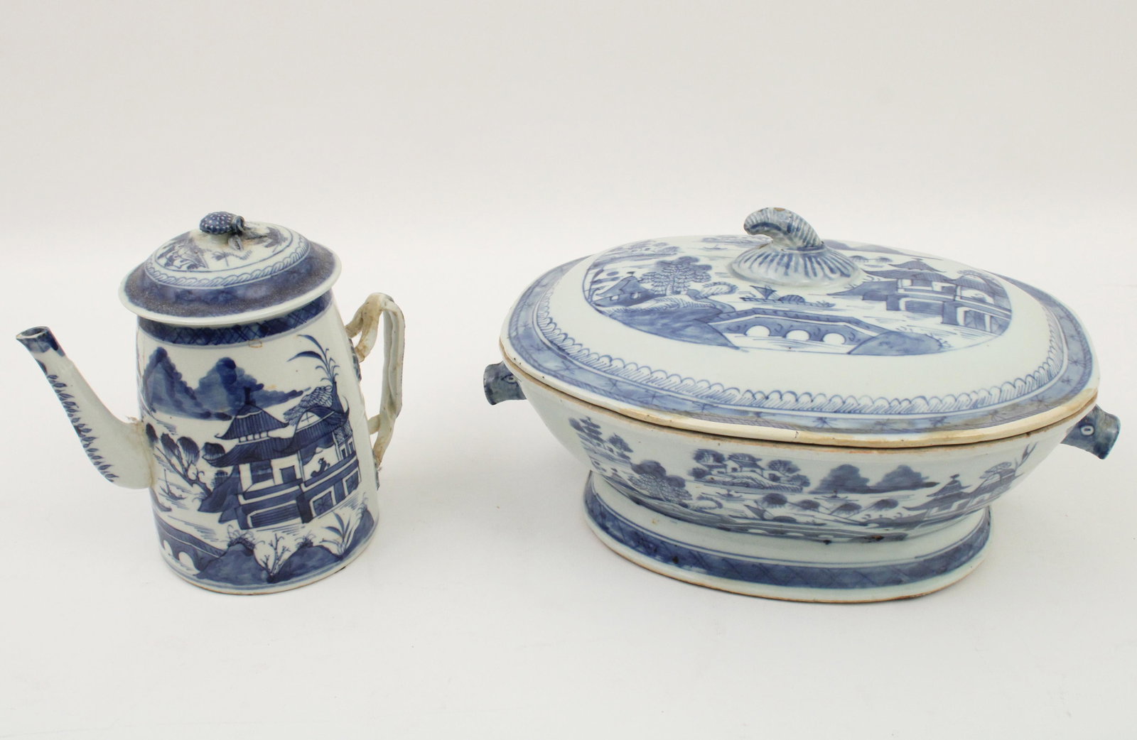 Two pieces of blue and white Chinese export (1 of 6)