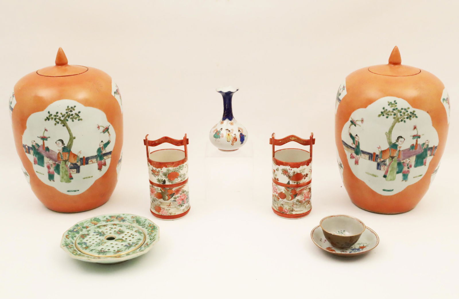 8 Piece Lot of Oriental Porcelain (1 of 8)