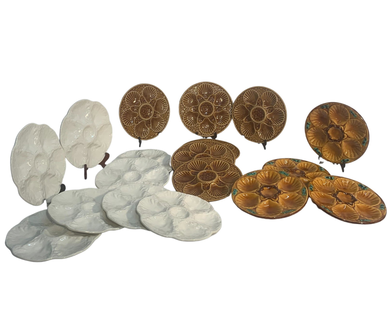 18 FRENCH FAIENCE OYSTER PLATES: Misc. Lot of 18 French Faience oyster plates; white ground ones marked "Gien France" in green underglaze on reverse; 9.5"Dia