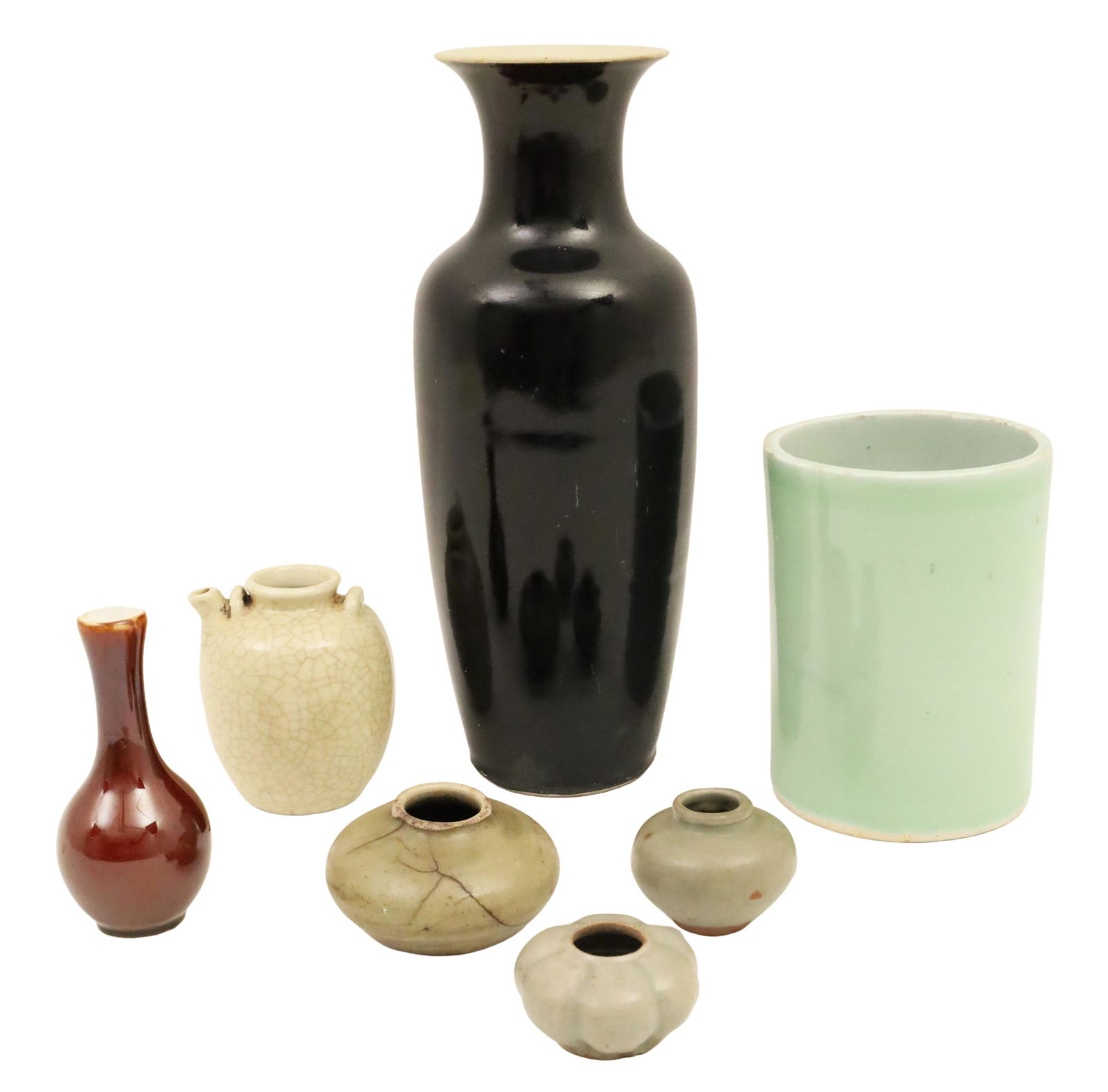 GROUP OF CHINESE PORCELAIN AND CERAMICS (1 of 10)