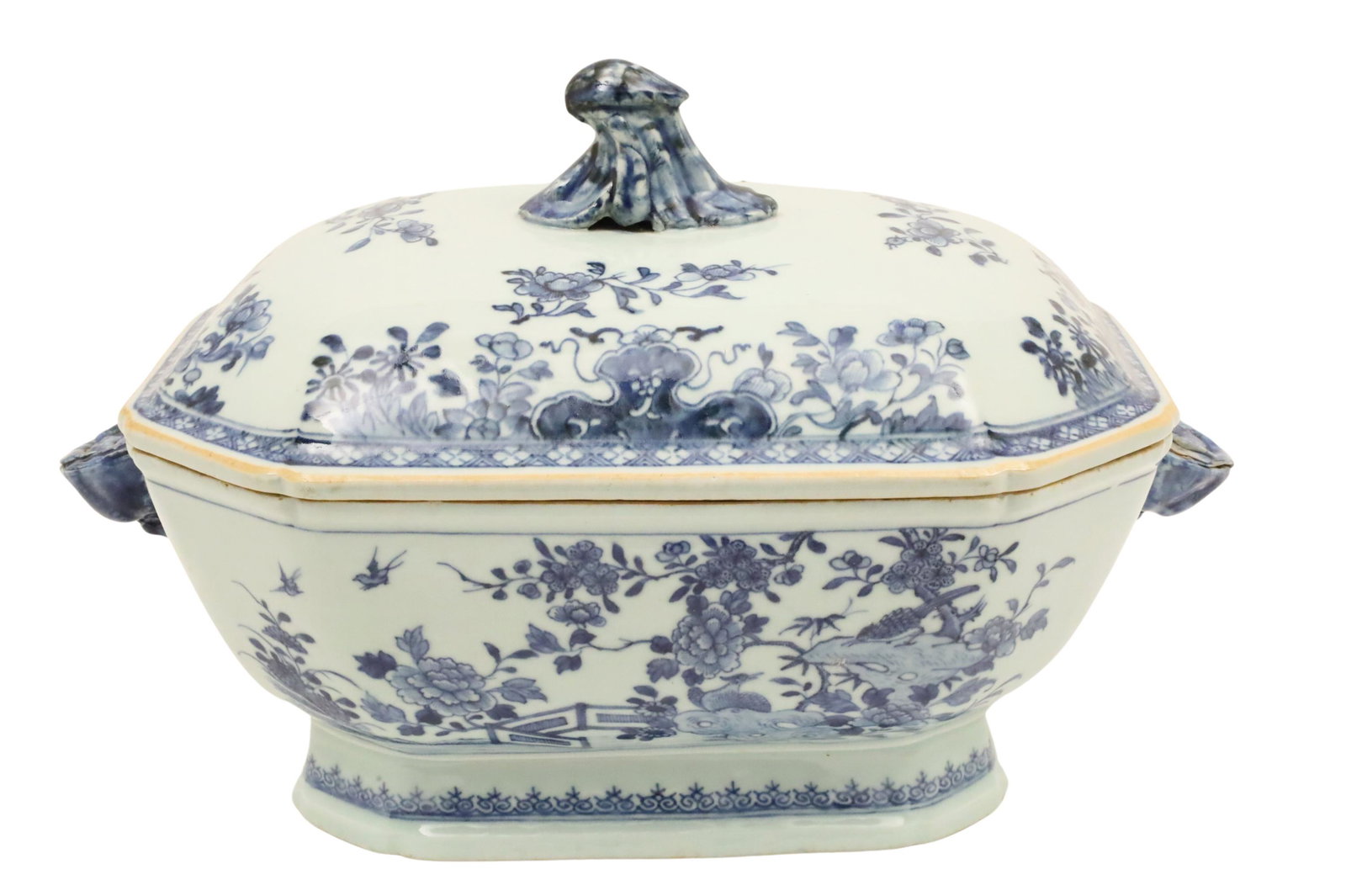 CHINESE EXPORT BLUE AND WHITE PORCELAIN TUREEN (1 of 5)