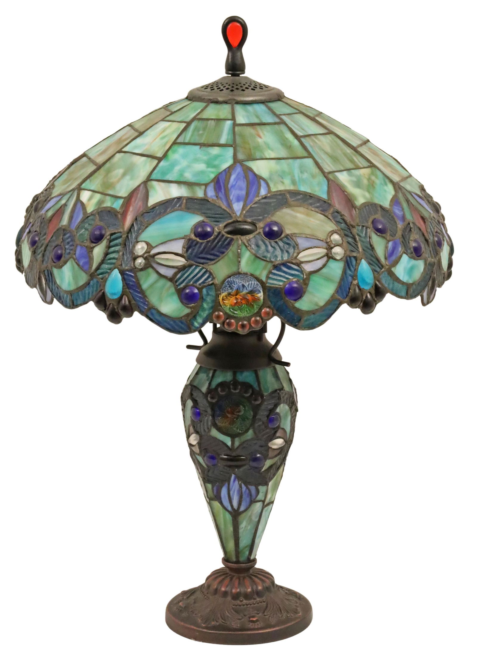 TIFFANY STYLE ART GLASS TABLE LAMP (1 of 2)