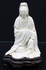 CHINESE DEHUA FIGURE OF GUANYIN, QING DYNASTY