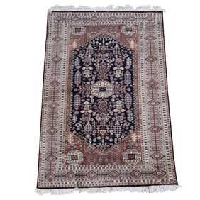 ORIENTAL RUG 4' x 6'