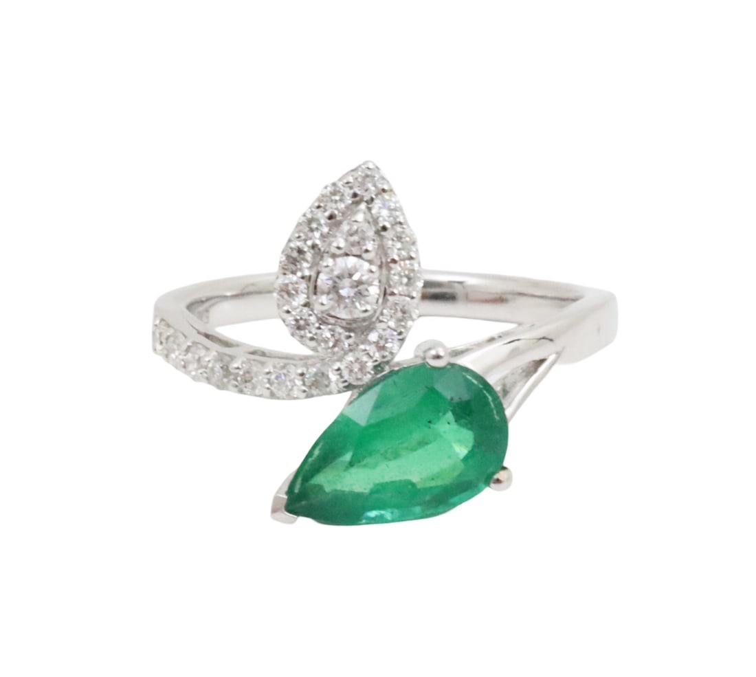1.42CT EMERALD DIAMOND AND 18K GOLD RING