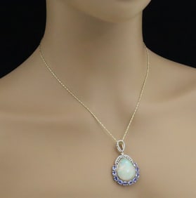 18.37CT OPAL SAPPHIRE AND DIAMOND NECKLACE