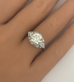 ANTIQUE PLATINUM AND DIAMOND RING, 2.60 CT