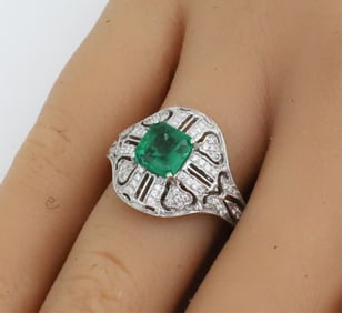 1.27CT EMERALD DIAMOND AND 18K GOLD RING