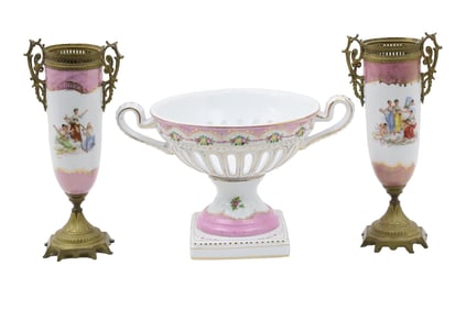 PR. OF 13.5" PORC. URNS & BRONZE MTD COMPOTE