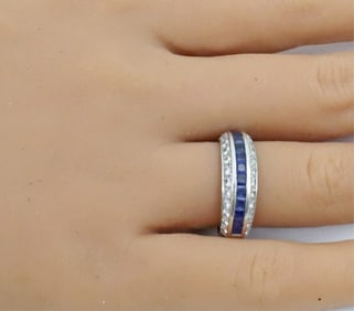 18K GOLD SAPPHIRE AND DIAMOND RING