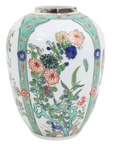 CHINESE WUCAI PORCELAIN VASE