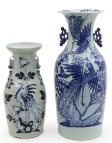 2 CHINESE EXPORT BLUE AND WHITE VASES