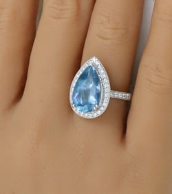 PLATINUM AQUAMARINE AND DIAMOND RING, GIA