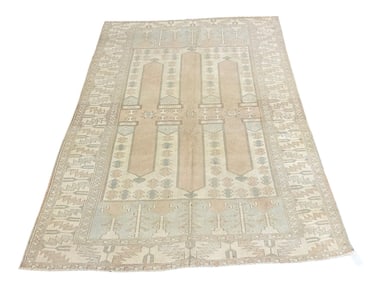 OUSHAK RUG 5'9 X 8'7