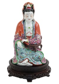 CHINESE FENCAI PORCELAIN GUANYIN, LATE QING