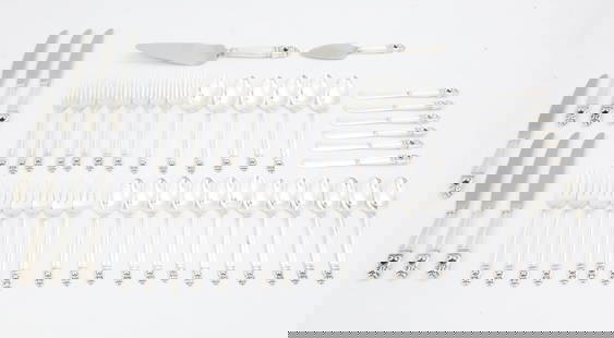49PC ROYAL DANISH STERLING FLATWARE, 54 T.O.W.: 49 piece set of sterling silver flatware by International, Royal Danish pattern, consisting of 7 dinner knives, 8 dinner forks, 8 salad forks, 12 spoons, 6 tables spoons, 6 butters knives, and 2 servi