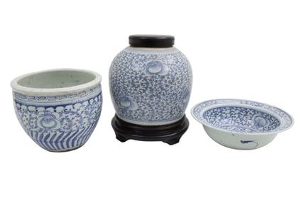3PC CHINESE EXPORT BLUE AND WHITE PORCELAIN
