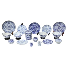 17PC CHINESE BLUE AND WHITE PORCELAIN